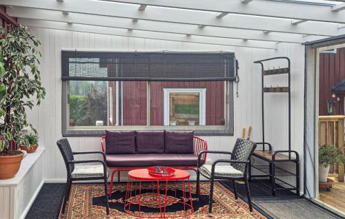 Bettna House | Lovely Home In Bettna With Kitchen