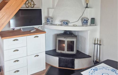Bettna House | Lovely Home In Bettna With Kitchen