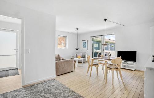 Bogense House | Lovely Home In Bogense With House Sea View