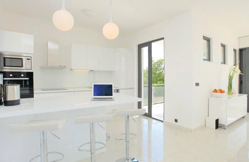 Blato House | Lovely home in Karbuni with kitchen