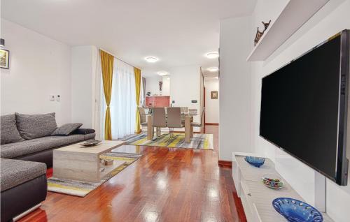 Varazdin House | Lovely Home In Varazdin With Kitchen