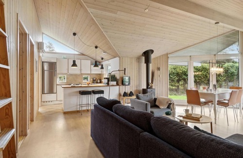 Rageleje House | Lovely home in Vejby with kitchen