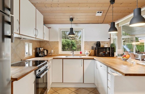 Rageleje House | Lovely home in Vejby with kitchen