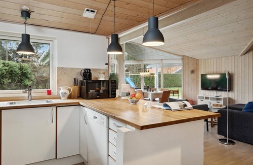 Rageleje House | Lovely home in Vejby with kitchen