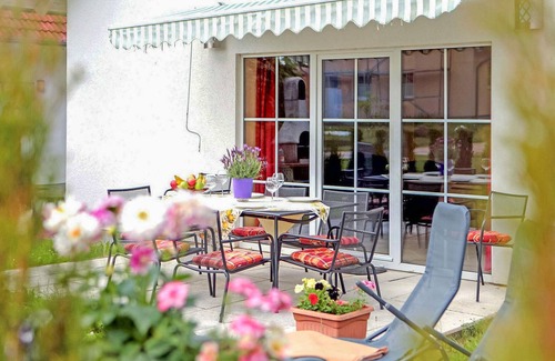 Verchen House | Lovely home in Verchen with WiFi