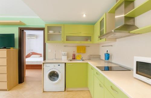 Primorski Apartment | Lovely Nest with Glass Veranda
