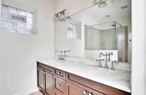 Noble Square Apartment | Lovely River West 2BR, 4 blocks from Blue Line, by Blueground