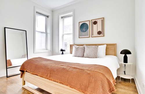 Noble Square Apartment | Lovely River West 2BR, 4 blocks from Blue Line, by Blueground