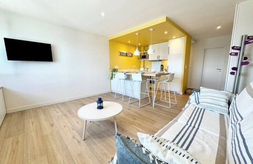 Kerroch Apartment | Lovely ! Superbe T2 rénové – Vue mer 180°