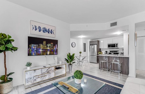 Midtown Apartment | Lovely Unit Mins from Wynwood with Free Parking