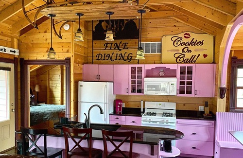 Fennville Cottage | Lovely weekend getaway! Cottage #3 just mins from Saugatuck