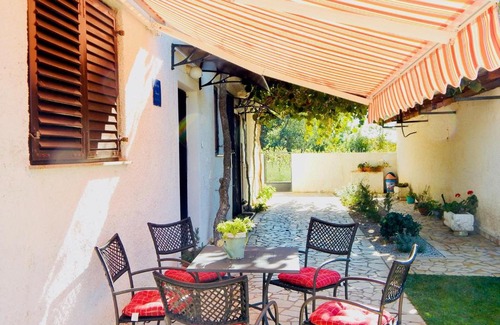 Jadreski House | Lovley Rural Apartment with garden