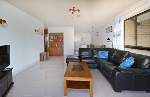 Caloundra Apartment | Lowanna Unit 10 24 Bulcock Beach Esplanade Bulcock Beach