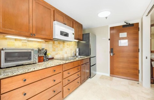 McCully - Moiliili Apartment | Luana Waikiki Hotel & Suites