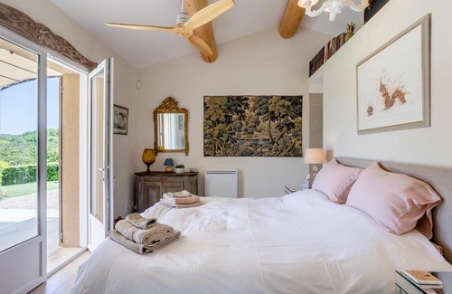 Saint-Pantaleon Villa | Luberon View