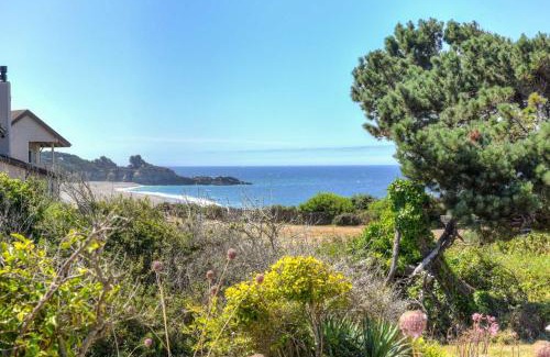 Gualala House | Lucky Ewe - Ocean View Retreat
