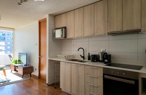 Apoquindo Apartment | Lujoso Depto Las Condes - vista panorámica, a una cuadra del metro & estacionamiento gratis