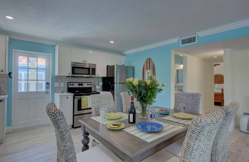 Siesta Key Village Condo | Lulu's Key House Loggerhead 2/2 Upstairs