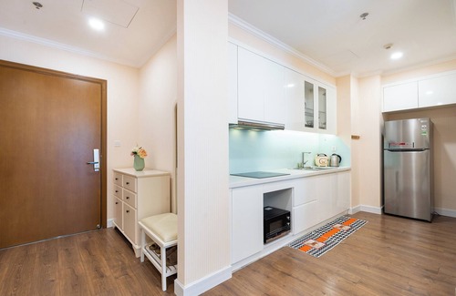 District 9 Apartment | Lumière Riverside by Urban Home