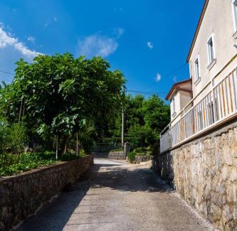 Sarsoni Apartment | Lumos Residence - Free private parking