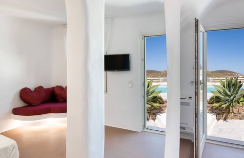 Ftelia Apartment | Luna Suite , Pool, Garden, Jaccuzzi