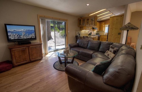 Montgomery Estates House | Lupine Lodge 3 Bedroom Home by RedAwning