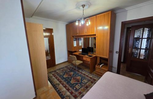 Distrito Oeste Apartment | LUR Gijón - Espacioso alojamiento de 3 hab en La Calzada - VUT-7016-AS