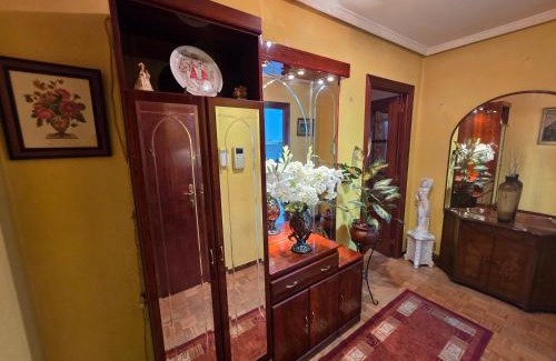 Distrito Oeste Apartment | LUR Gijón - Espacioso alojamiento de 3 hab en La Calzada - VUT-7016-AS