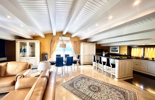 Bosco Pisana Apartment | Lussuoso Attico Panoramico vista Mare in residence