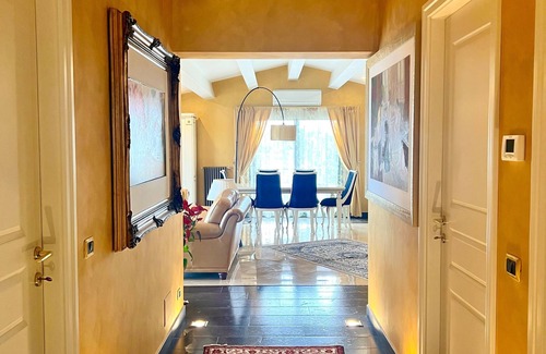 Bosco Pisana Apartment | Lussuoso Attico Panoramico vista Mare in residence