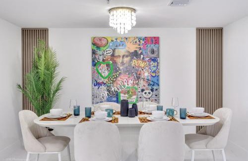 Downtown Hollywood Apartment | Lux 3BR City-View Retreat in Hollywood, 5th Floor