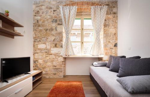 Old Town Apartment | Lux Cindro Studio in Split Center