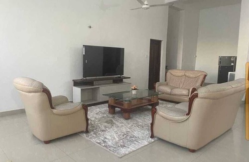 Mombasa Apartment | Lux Suites Mkomani Beachfront Apartment