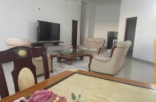 Mombasa Apartment | Lux Suites Mkomani Beachfront Apartment
