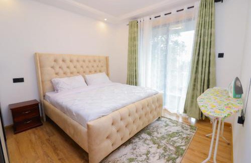 Thompson Estate Apartment | Lux Suites Urban Oasis Apartment