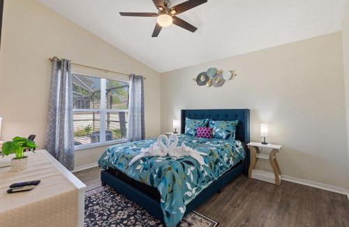 Haines City House | Luxe 3BR 2BA Oasis with Pool & Designer Touches, Disneyland, Legoland