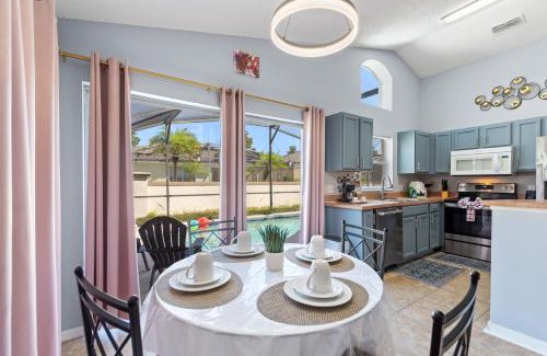 Haines City House | Luxe 3BR 2BA Oasis with Pool & Designer Touches, Disneyland, Legoland