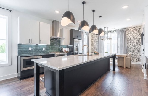 Talbot's Corner House | Luxe 4BR With Fire Pit Grill and City Views