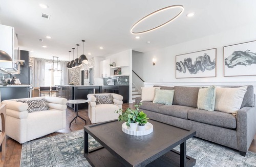 Talbot's Corner House | Luxe 4BR With Fire Pit Grill and City Views