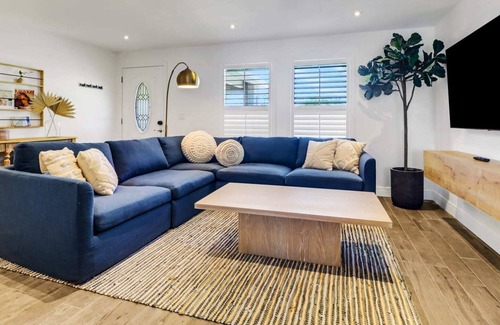 Willoughby Acres House | Luxe Beach Escape |Heated Pool|Outdoor Bar|Games