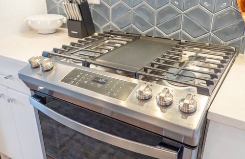 Talbot's Corner House | Luxe Group Stay With Hot Tub Rooftop Lounge