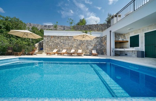 Jesenice House | Luxe home with pool, jacuuzi,sauna next to beach