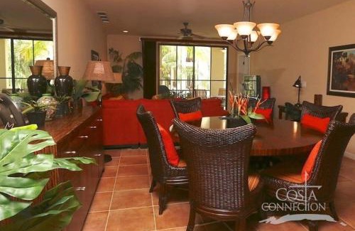 Coco House | Luxe! Impressively designed 2nd-floor unit in Coco done in red and orange hues