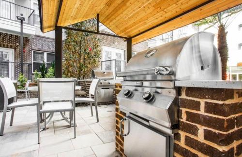 Cherry Apartment | Luxe King Bed Suite in Midtown Charlotte