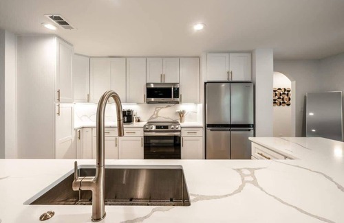 West Oak Hill House | Luxe Ranch Life-Heated Pool-Spa. 10 Min Downtown!