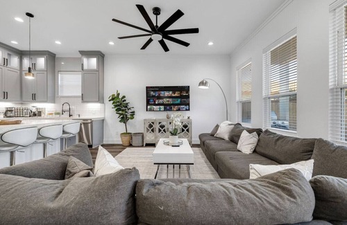 West Dallas House | Luxe Retreat-Hot Tub/Pool/Firepit near State Fair
