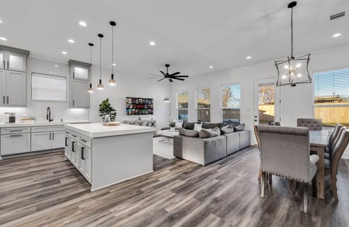 West Dallas House | Luxe Retreat-Hot Tub/Pool/Firepit near State Fair