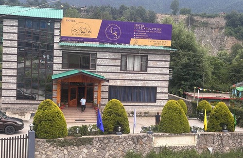 Manali Hotel | Luxe Signature