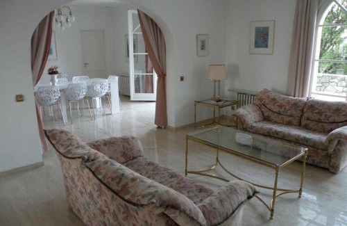 Saint-Raphael Apartment | LUXUEUX APPARTEMENT AVEC PISCINE VUE FEERIQUE SUR LA BAIE DE CANNES CALME