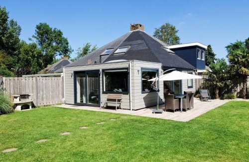 Stavenisse House | Luxuriöses Ferienhaus Mit Sauna Und Kamin Für 6 Personen Mit Großem Garten In Südlage